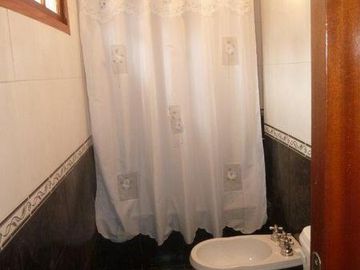 VENTA -  Casa 3 Dormitorios, Jardín y Piscina -  Garita 10, Funes.