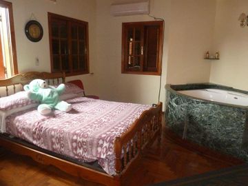 VENTA -  Casa 3 Dormitorios, Jardín y Piscina -  Garita 10, Funes.