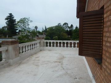 VENTA -  Casa 3 Dormitorios, Jardín y Piscina -  Garita 10, Funes.