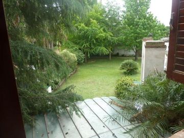 VENTA -  Casa 3 Dormitorios, Jardín y Piscina -  Garita 10, Funes.