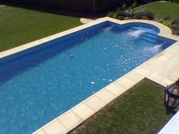 VENTA -  Casa 3 Dormitorios, Jardín y Piscina -  Garita 10, Funes.