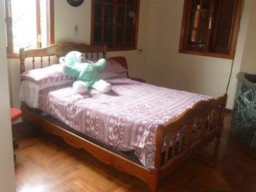 VENTA -  Casa 3 Dormitorios, Jardín y Piscina -  Garita 10, Funes.