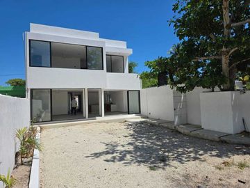 Casa grande en la playa de Chelem, Yucatan