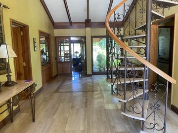Se vende EXCELENTE CASA, EN LOS ANDES.