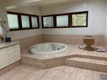 Se vende EXCELENTE CASA, EN LOS ANDES.