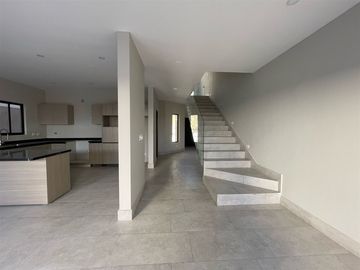 CASA EN VENTA EN CUMBRES ELITE PREMIER