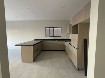 CASA EN VENTA EN CUMBRES ELITE PREMIER