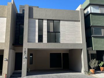 CASA EN VENTA EN CUMBRES ELITE PREMIER