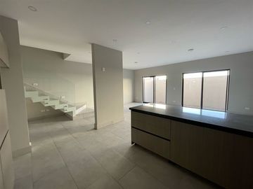 CASA EN VENTA EN CUMBRES ELITE PREMIER