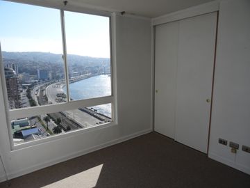 EXCLUSIVO DÚPLEX, MODERNIDAD Y VISTA PANORÁMICA A VAPARAÍSO