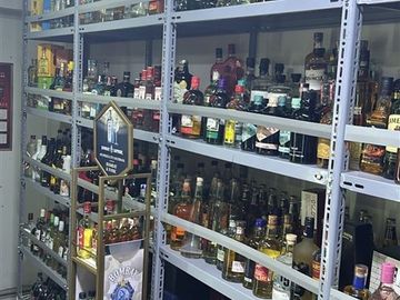 Local Comercial en Venta en DERECHO DE LLAVES DE BOTILLERÍA EN ¡UBICACIÓN TOP!..CON ALTA RENTABILIDAD Y EXCELENTES NÚMEROS. EN VITACURA..
