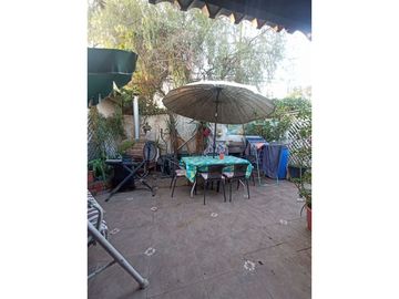 Casa En Venta De 2 Dorm. En La Florida Dos Locales Comercial