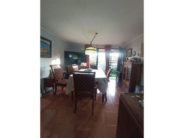 Casa En Venta De 2 Dorm. En La Florida Dos Locales Comercial