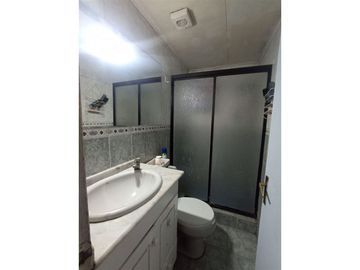 Casa En Venta De 2 Dorm. En La Florida Dos Locales Comercial
