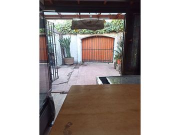 Casa En Venta De 2 Dorm. En La Florida Dos Locales Comercial