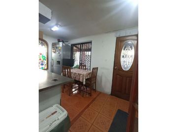 Casa En Venta De 2 Dorm. En La Florida Dos Locales Comercial