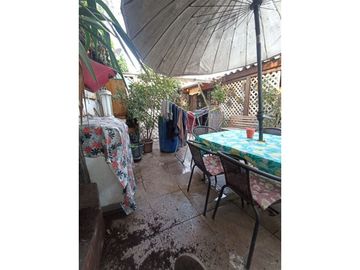 Casa En Venta De 2 Dorm. En La Florida Dos Locales Comercial
