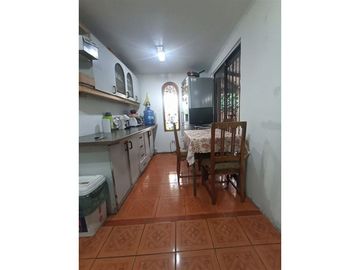 Casa En Venta De 2 Dorm. En La Florida Dos Locales Comercial