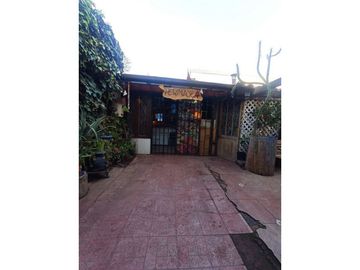 Casa En Venta De 2 Dorm. En La Florida Dos Locales Comercial