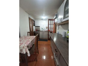 Casa En Venta De 2 Dorm. En La Florida Dos Locales Comercial