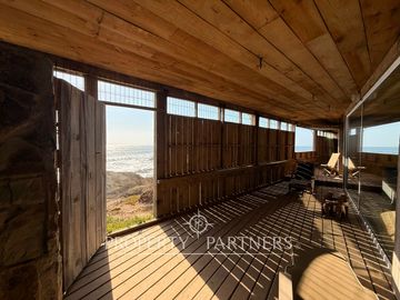 Pichilemu, Increíble casa sobre el mar en Infiernillo