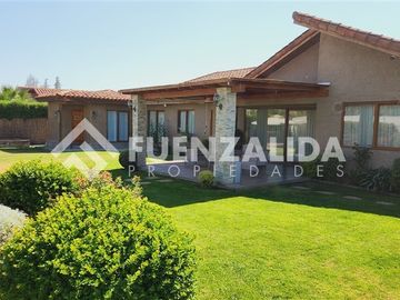 Casa en Venta en Condominio Bosques de Chena