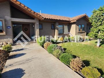 Casa en Venta en Condominio Bosques de Chena