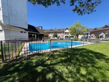 CASA VENTA TRIPLEX EN BARRIO EL MIRADOR HURLINGHAM