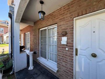 CASA VENTA TRIPLEX EN BARRIO EL MIRADOR HURLINGHAM