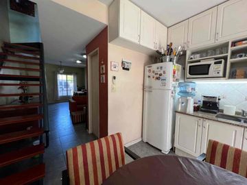 CASA VENTA TRIPLEX EN BARRIO EL MIRADOR HURLINGHAM