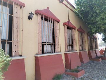 Casa en Club Campestre de un piso estilo hacienda mexicana