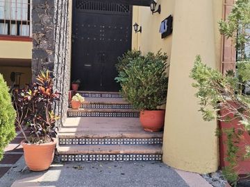 Casa en Club Campestre de un piso estilo hacienda mexicana