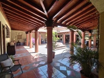 Casa en Club Campestre de un piso estilo hacienda mexicana