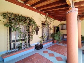 Casa en Club Campestre de un piso estilo hacienda mexicana