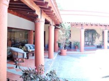 Casa en Club Campestre de un piso estilo hacienda mexicana