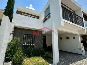 CASA EN VENTA AL ORIENTE FRACCIONAMIENTO PUERTA DEL REY