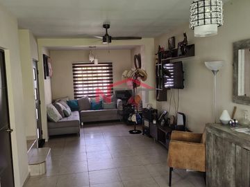 CASA EN VENTA AL ORIENTE FRACCIONAMIENTO PUERTA DEL REY