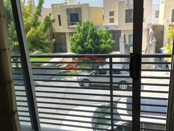 CASA EN VENTA AL ORIENTE FRACCIONAMIENTO PUERTA DEL REY