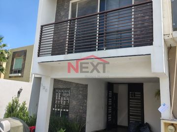 CASA EN VENTA AL ORIENTE FRACCIONAMIENTO PUERTA DEL REY