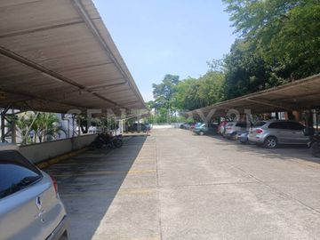 SE VENDE ATRACTIVO APARTAMENTO EN NAPOLES
