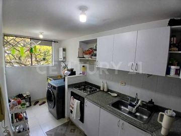 SE VENDE ATRACTIVO APARTAMENTO EN NAPOLES