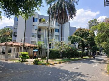 SE VENDE ATRACTIVO APARTAMENTO EN NAPOLES