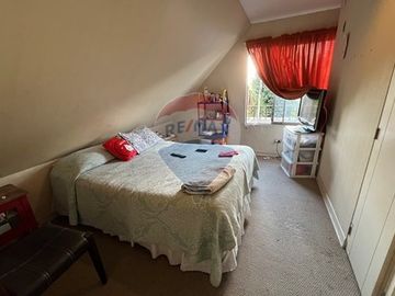 Casa de 5D + 3B en Condominio