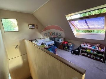 Casa de 5D + 3B en Condominio