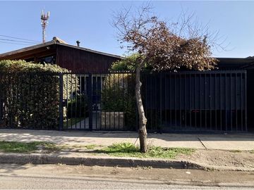 Se vende acogedora casa de 4D+2B