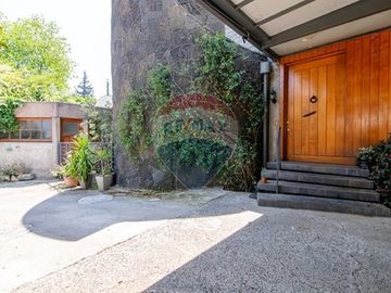 Casa de Lujo en La Reina: 3D/3B, Terraza y Jardín