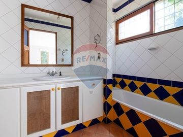 Casa de Lujo en La Reina: 3D/3B, Terraza y Jardín