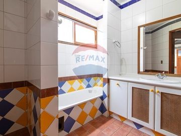 Casa de Lujo en La Reina: 3D/3B, Terraza y Jardín
