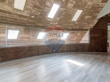 Casa de Lujo en La Reina: 3D/3B, Terraza y Jardín