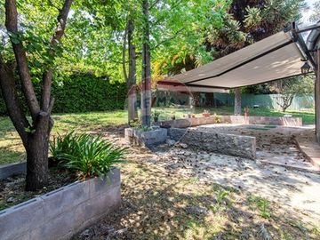 Casa de Lujo en La Reina: 3D/3B, Terraza y Jardín